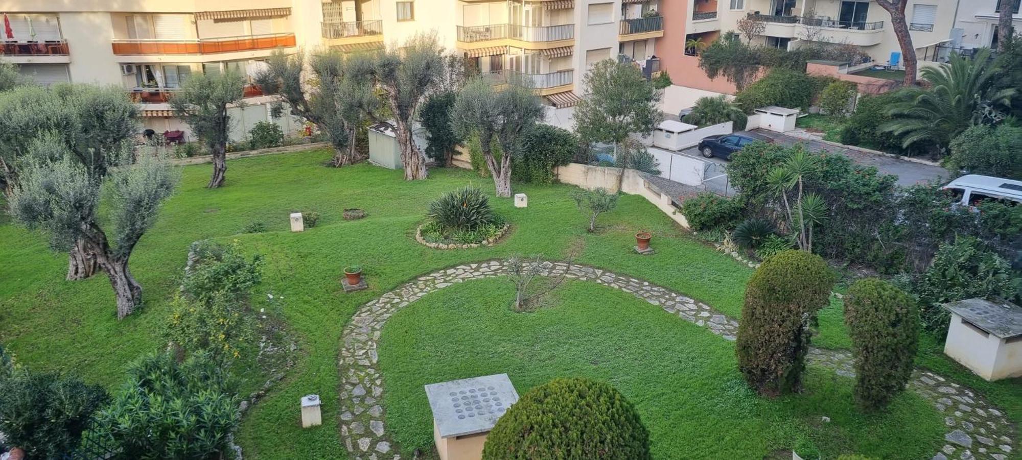 Le Sun-Beach - Spacieux 3 Pieces Avec Parking A 400 M Des Plages De Жуан-Ле-Пин Екстериор снимка